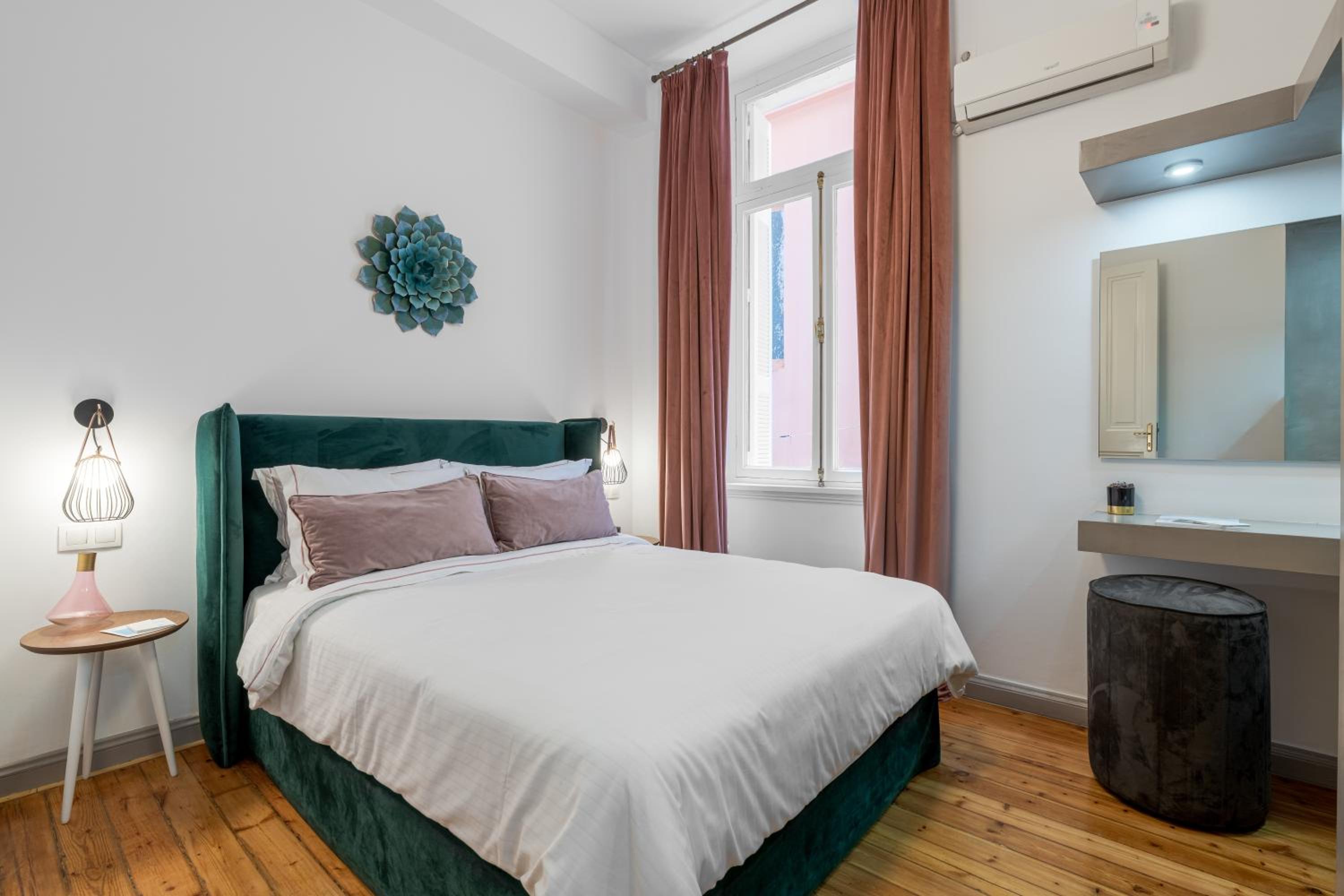 2 Mazi Suites