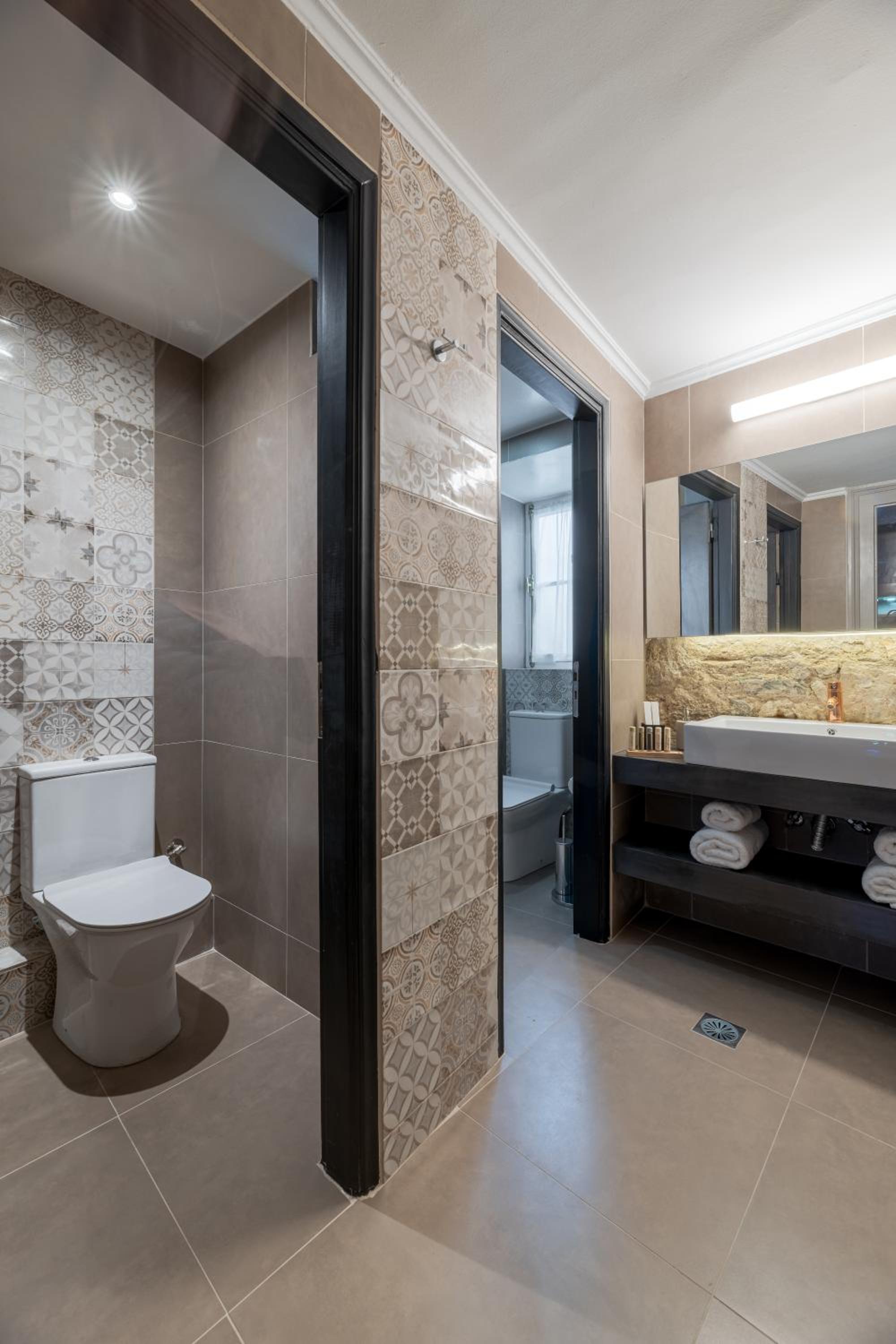 2 Mazi Suites