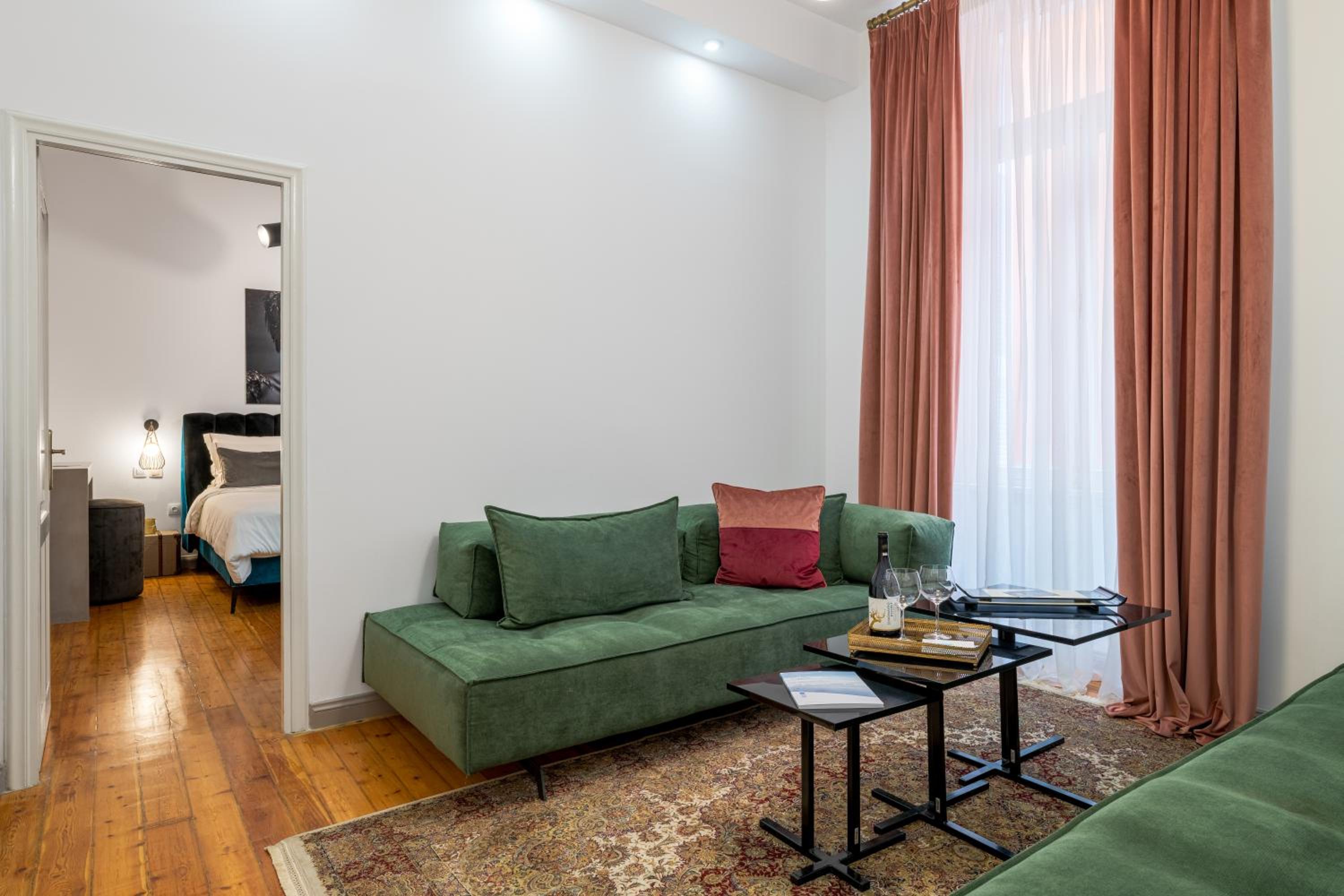 2 Mazi Suites