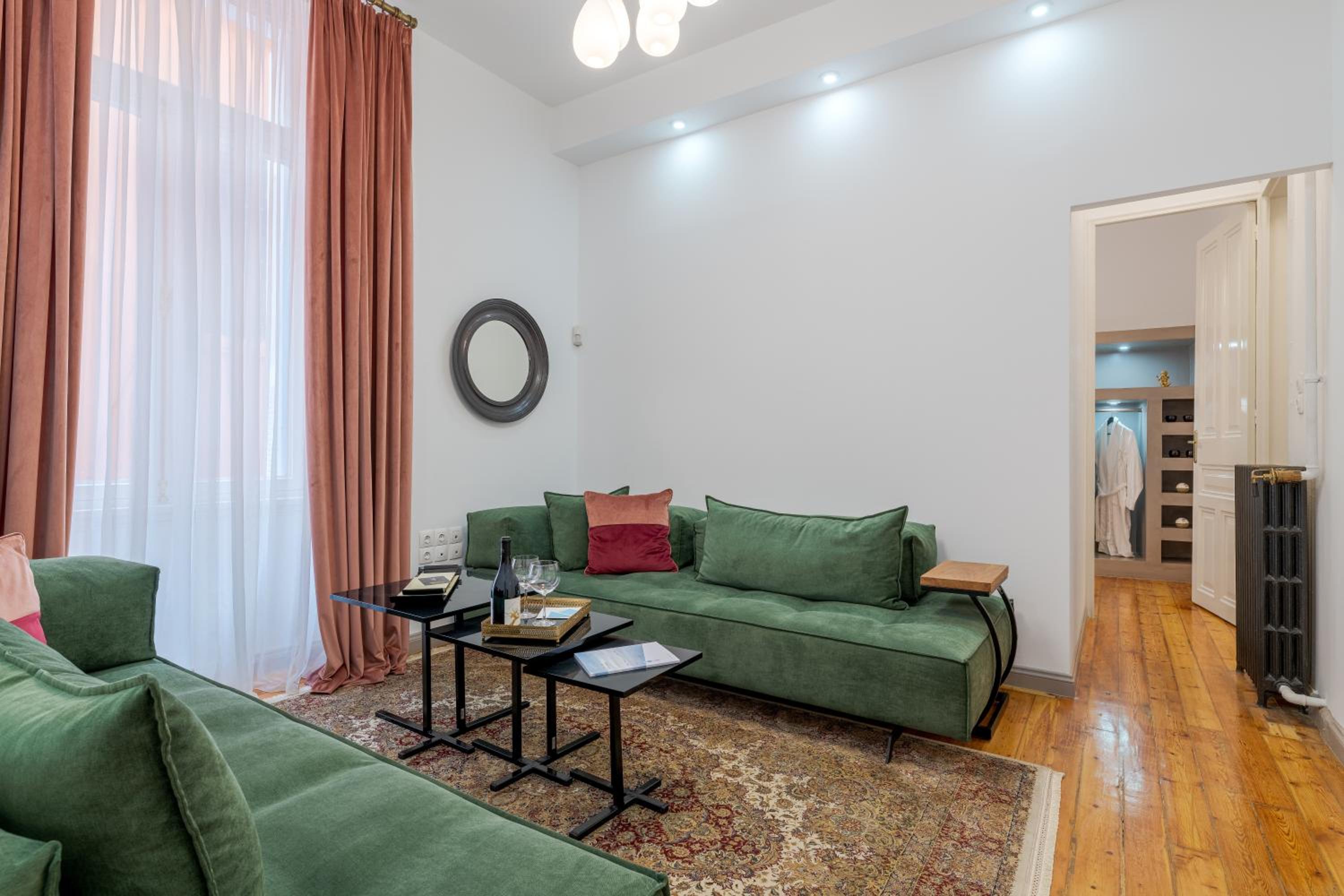 2 Mazi Suites