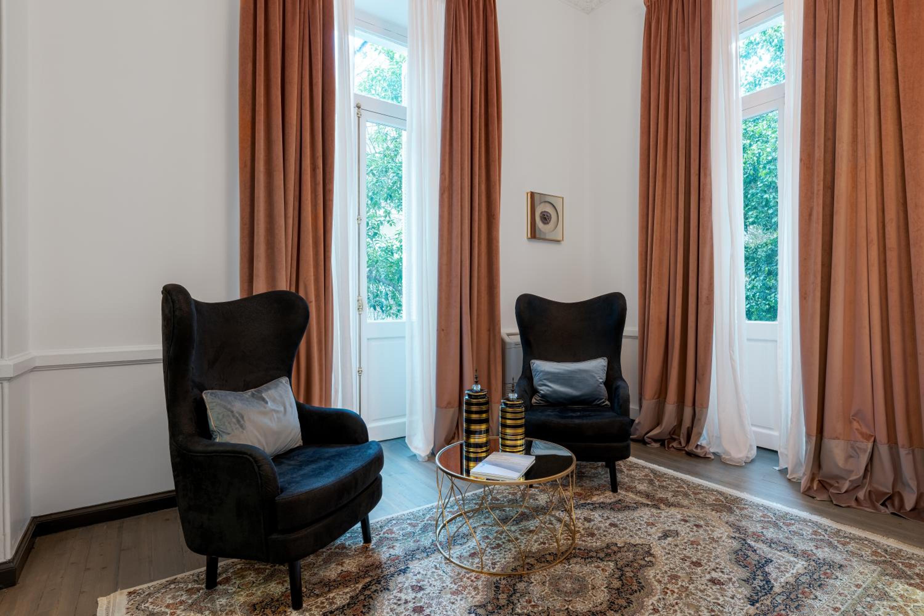 2 Mazi Suites