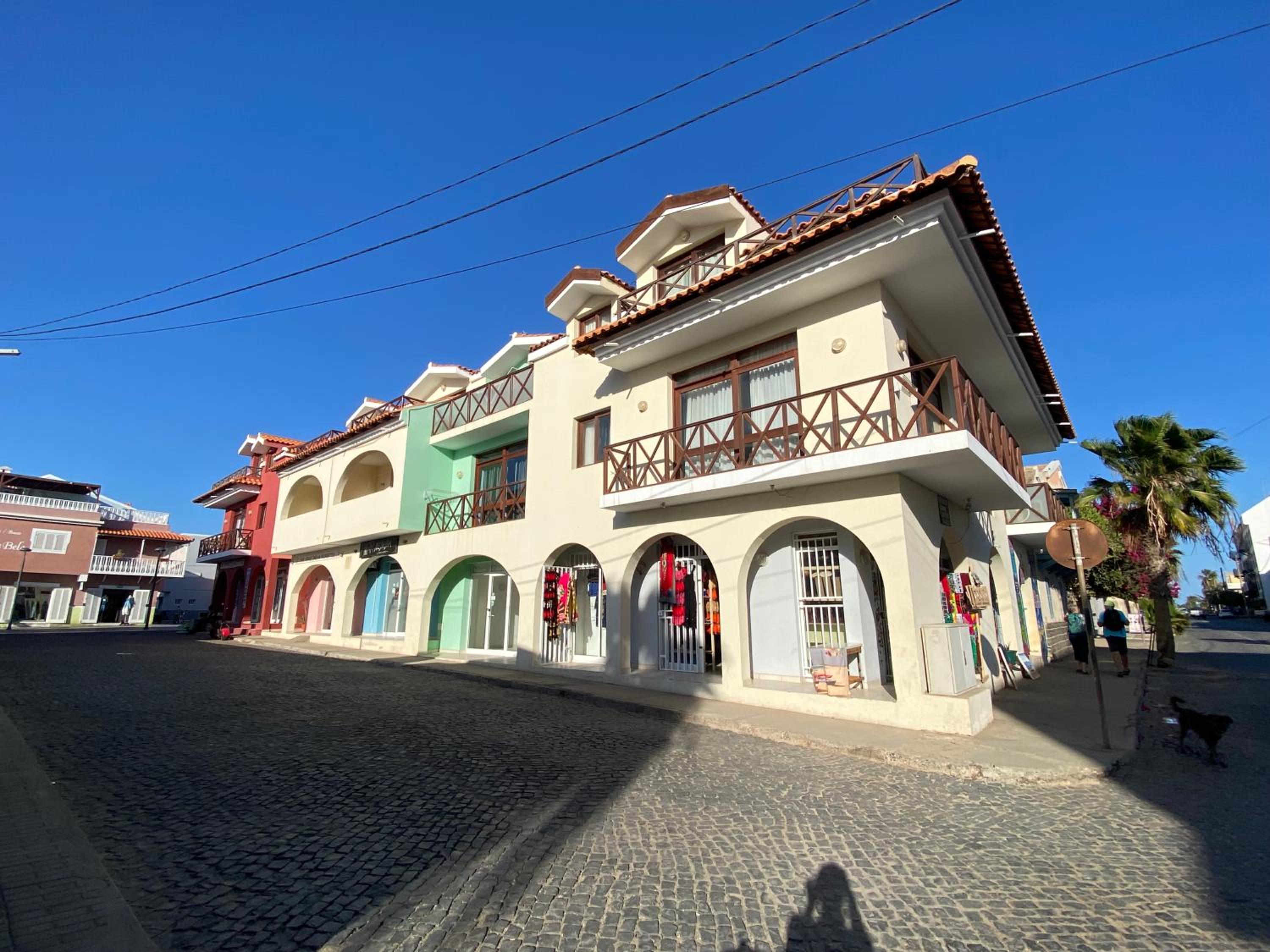 City center and next to beach apartment - Fogo