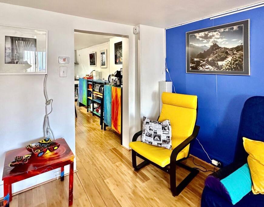 Unique Artsy 2 Bdrm Apt 1.5 mi from Downtown view 5