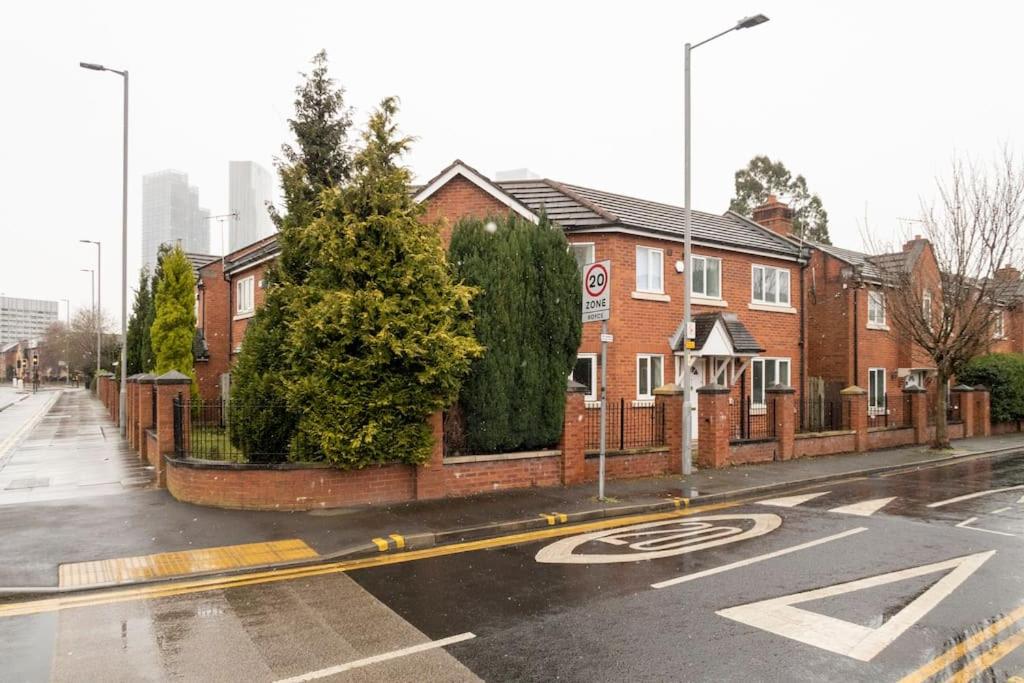 New Manchester Getaway Home - Free Gated Parking with Fob view 5