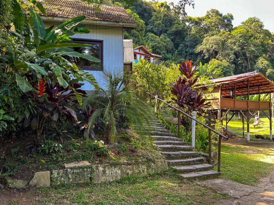 Chale com churrasqueira e lazer Nova Friburgo RJ