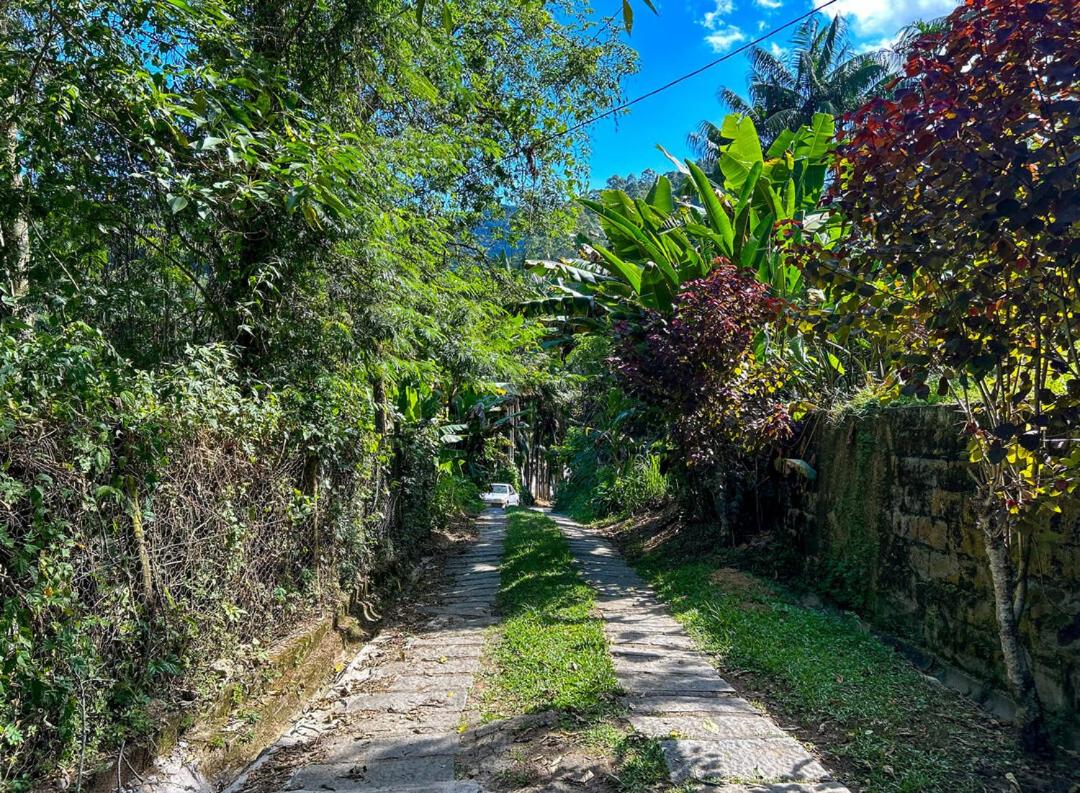 Chale com churrasqueira e lazer Nova Friburgo RJ