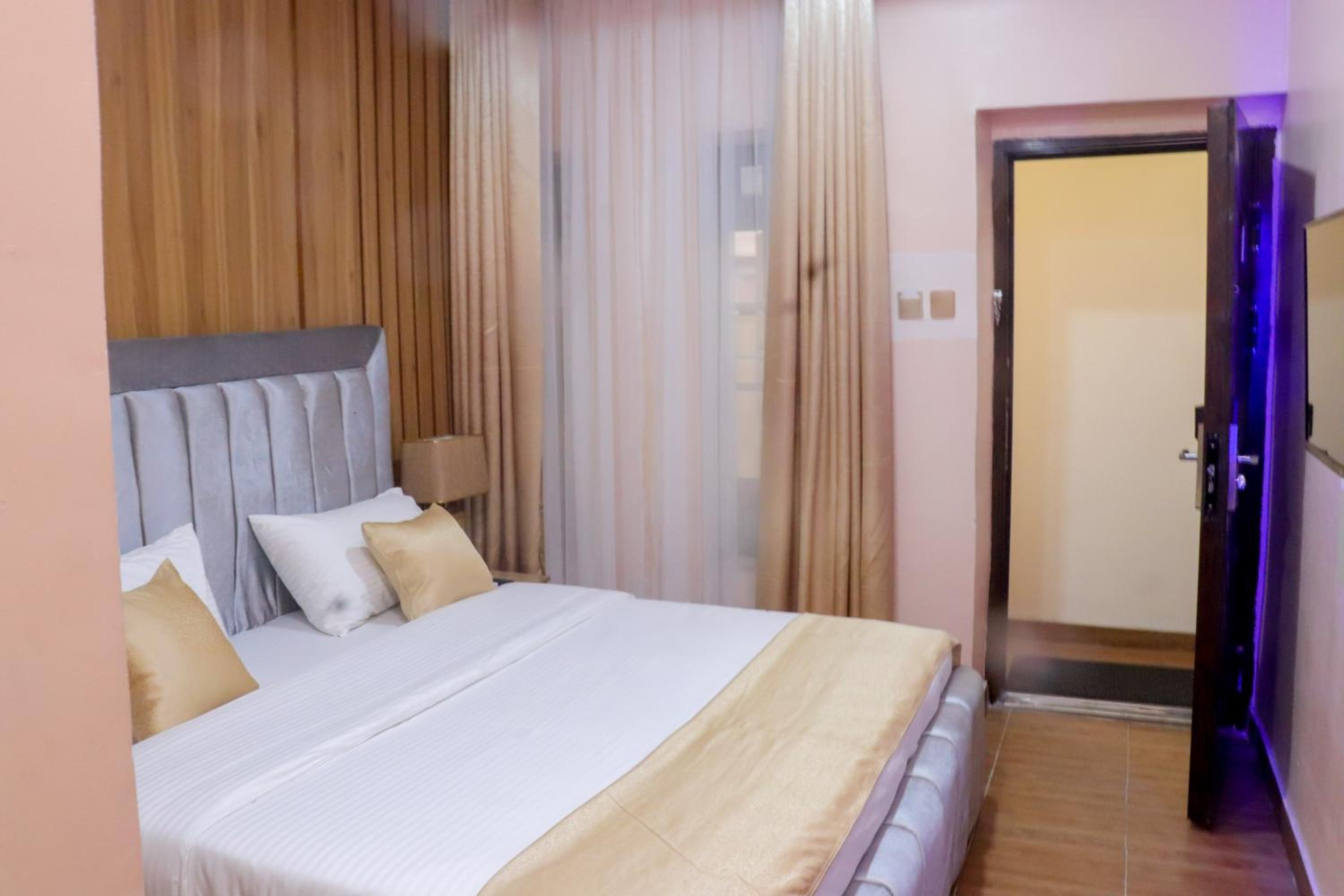Pious Court Guest House Old GRA view 5