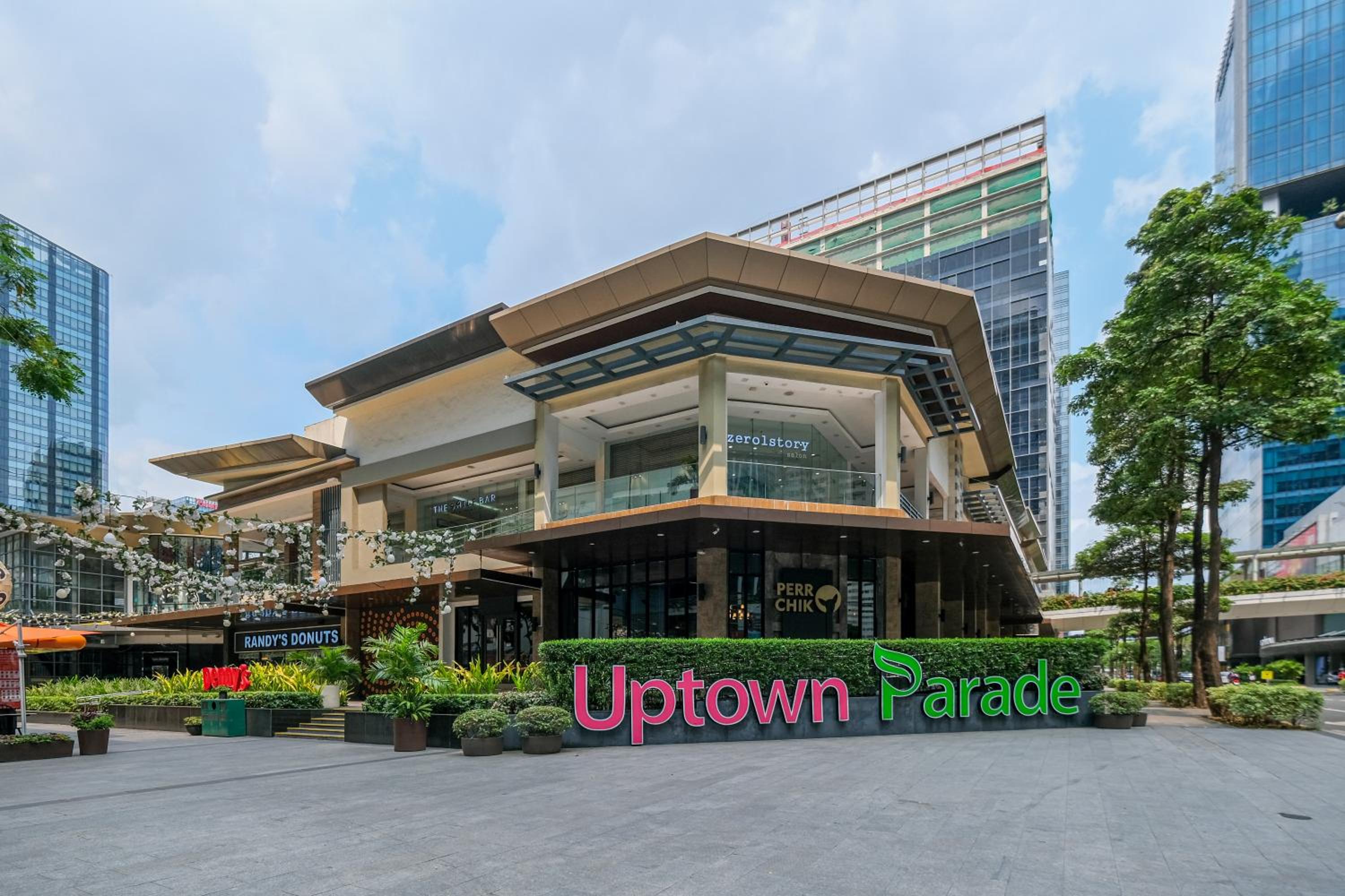 Uptown Parksuites Modern Room