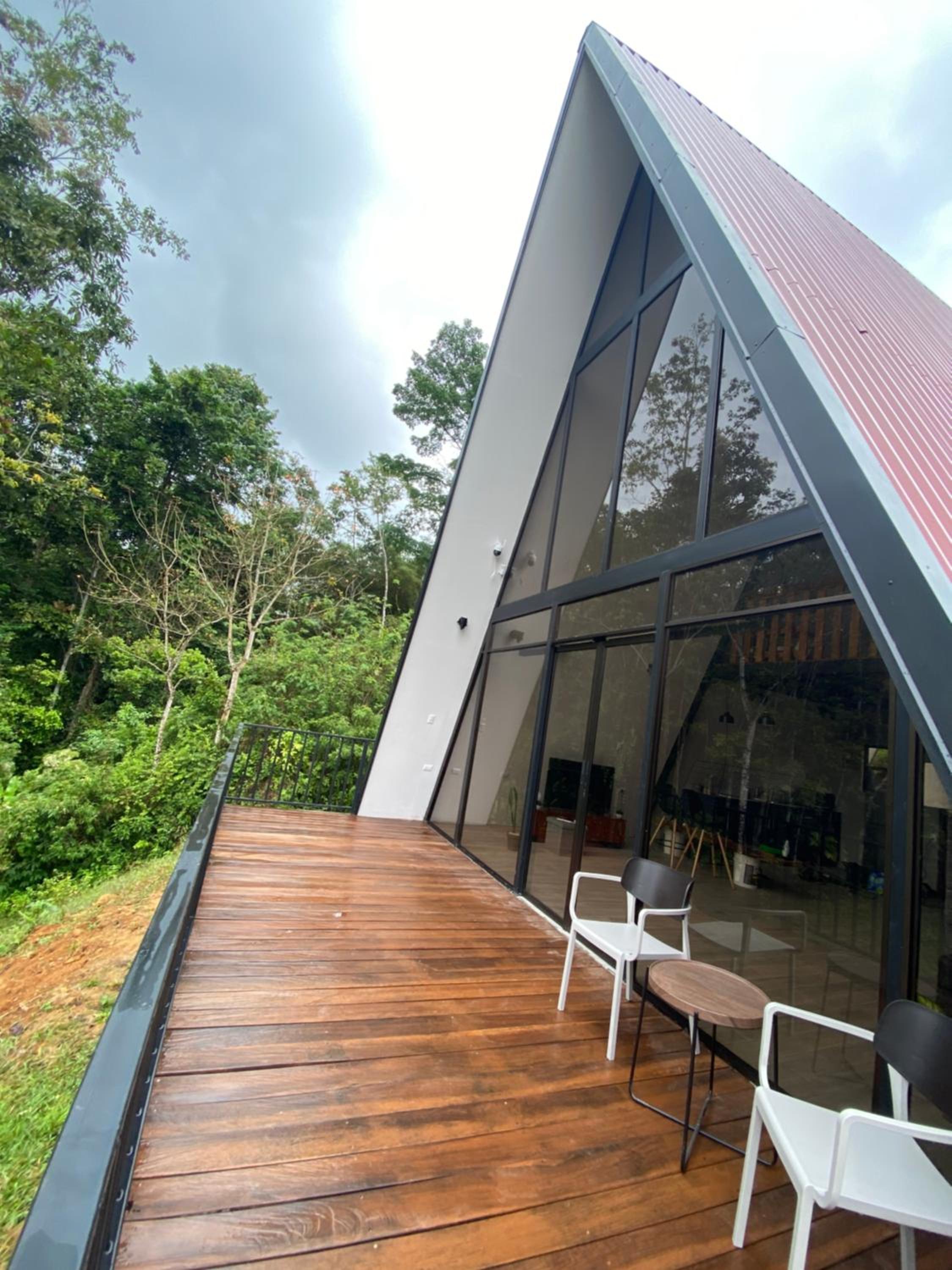 A-Frame, Rio Celeste in premises and close to park