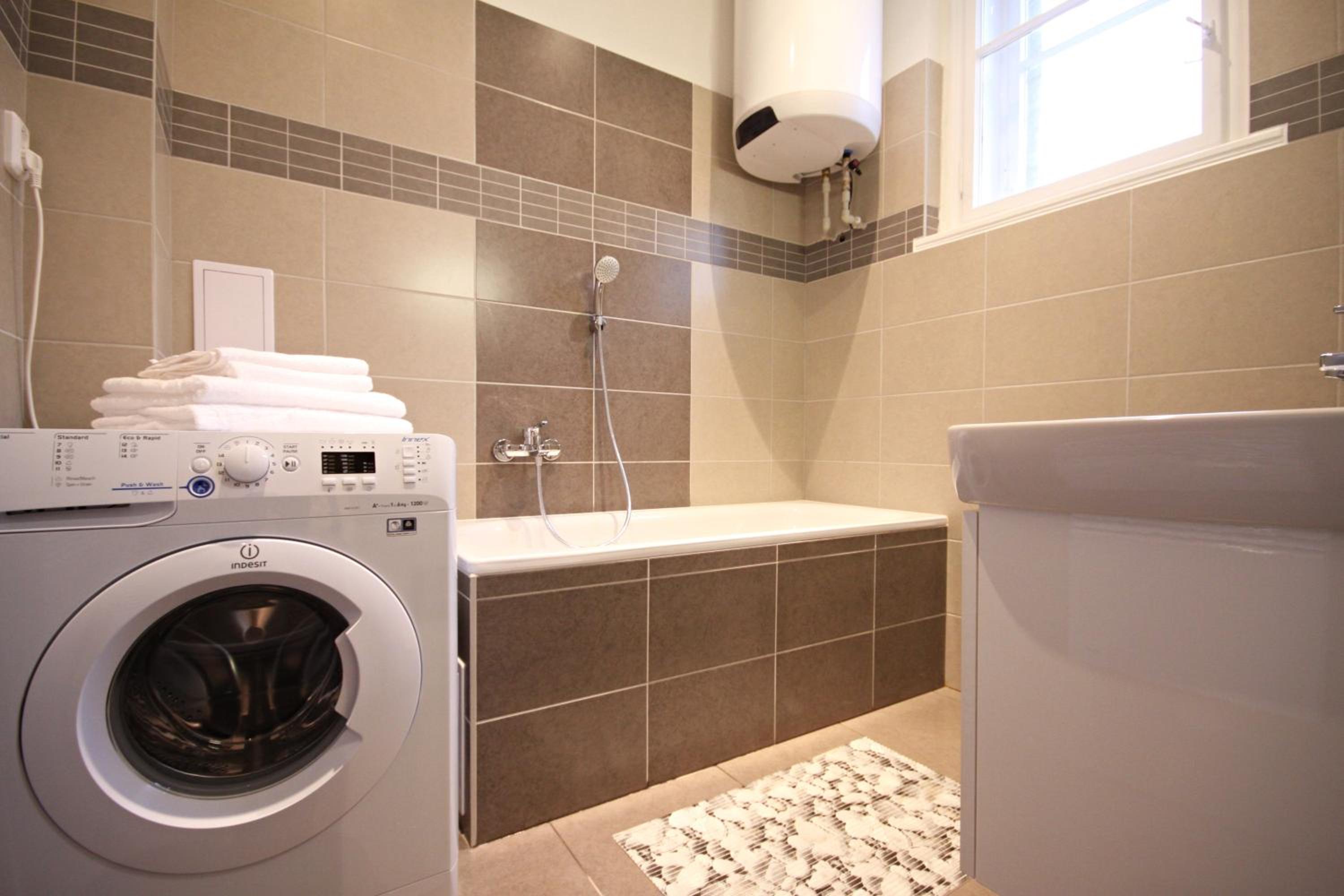 Jezerka Apartments - Free Parking - Easy Access to Center