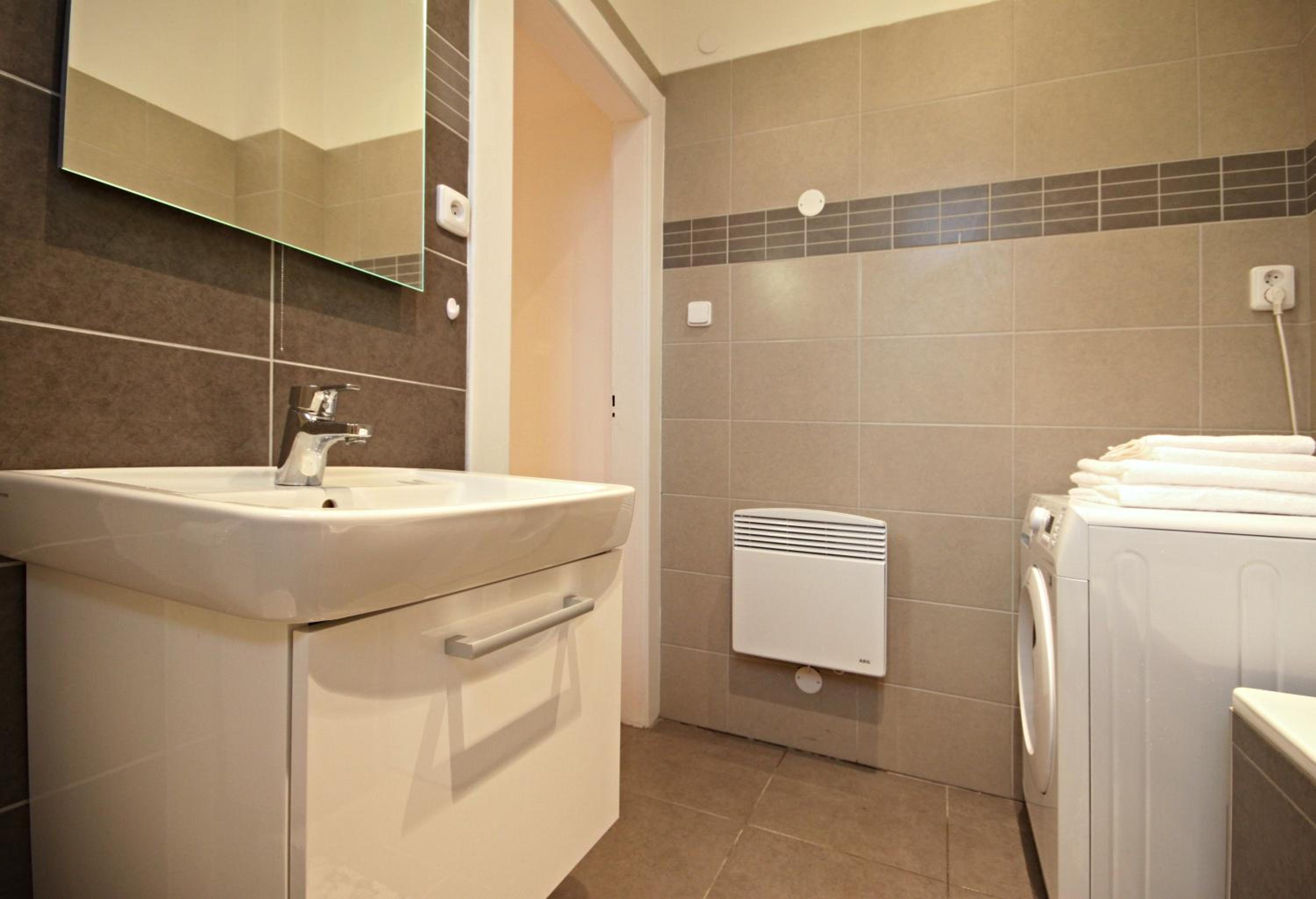 Jezerka Apartments - Free Parking - Easy Access to Center