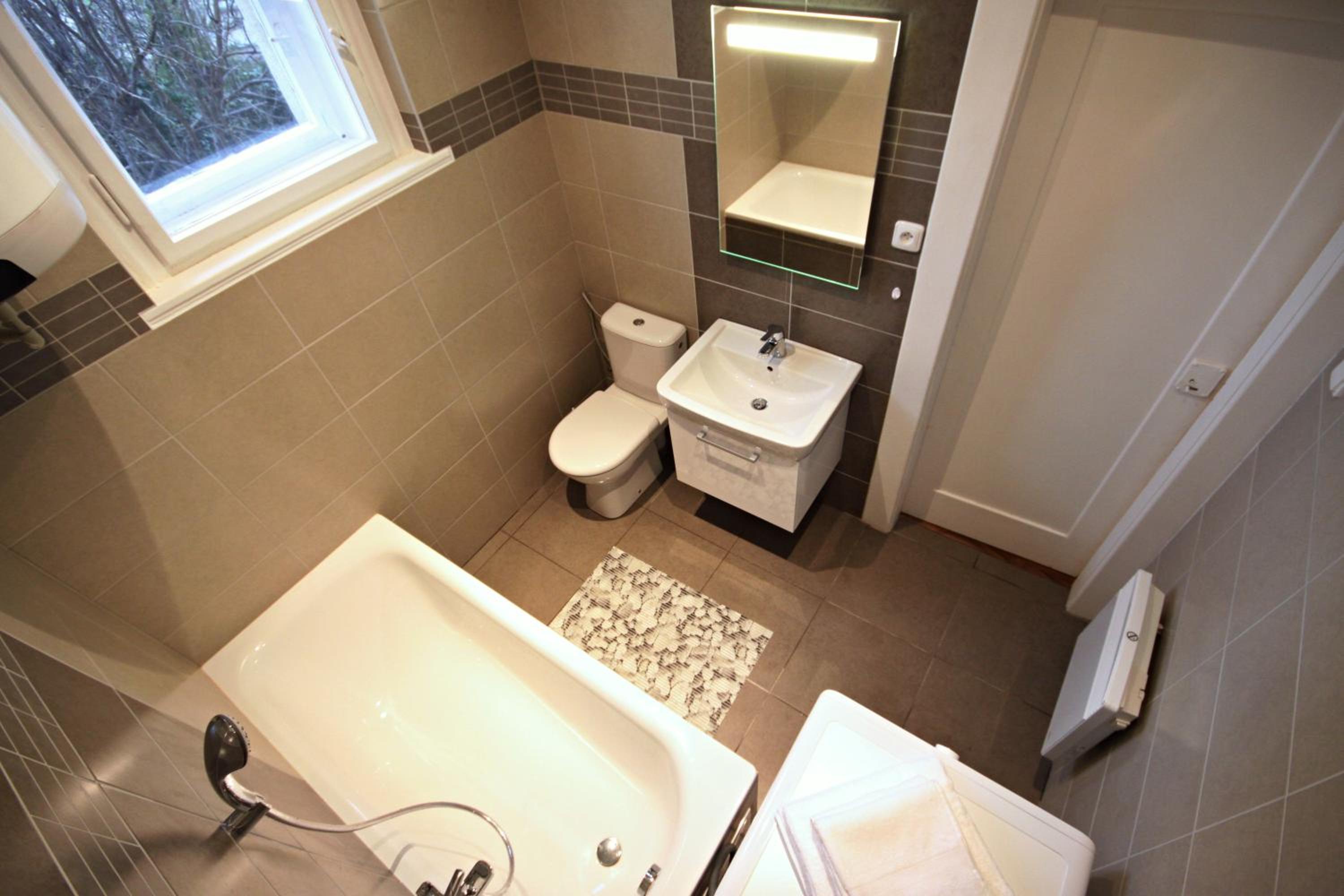 Jezerka Apartments - Free Parking - Easy Access to Center