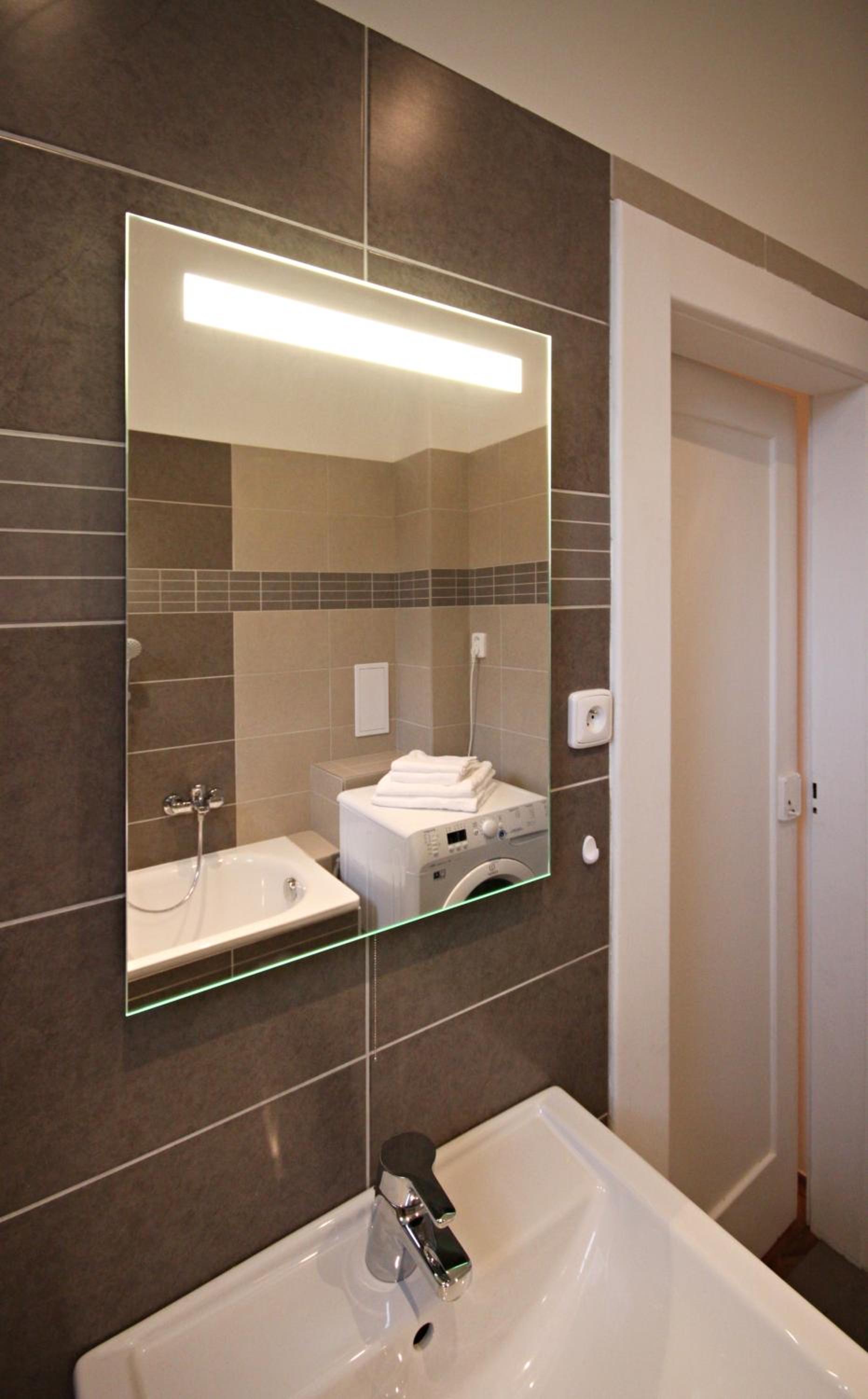 Jezerka Apartments - Free Parking - Easy Access to Center