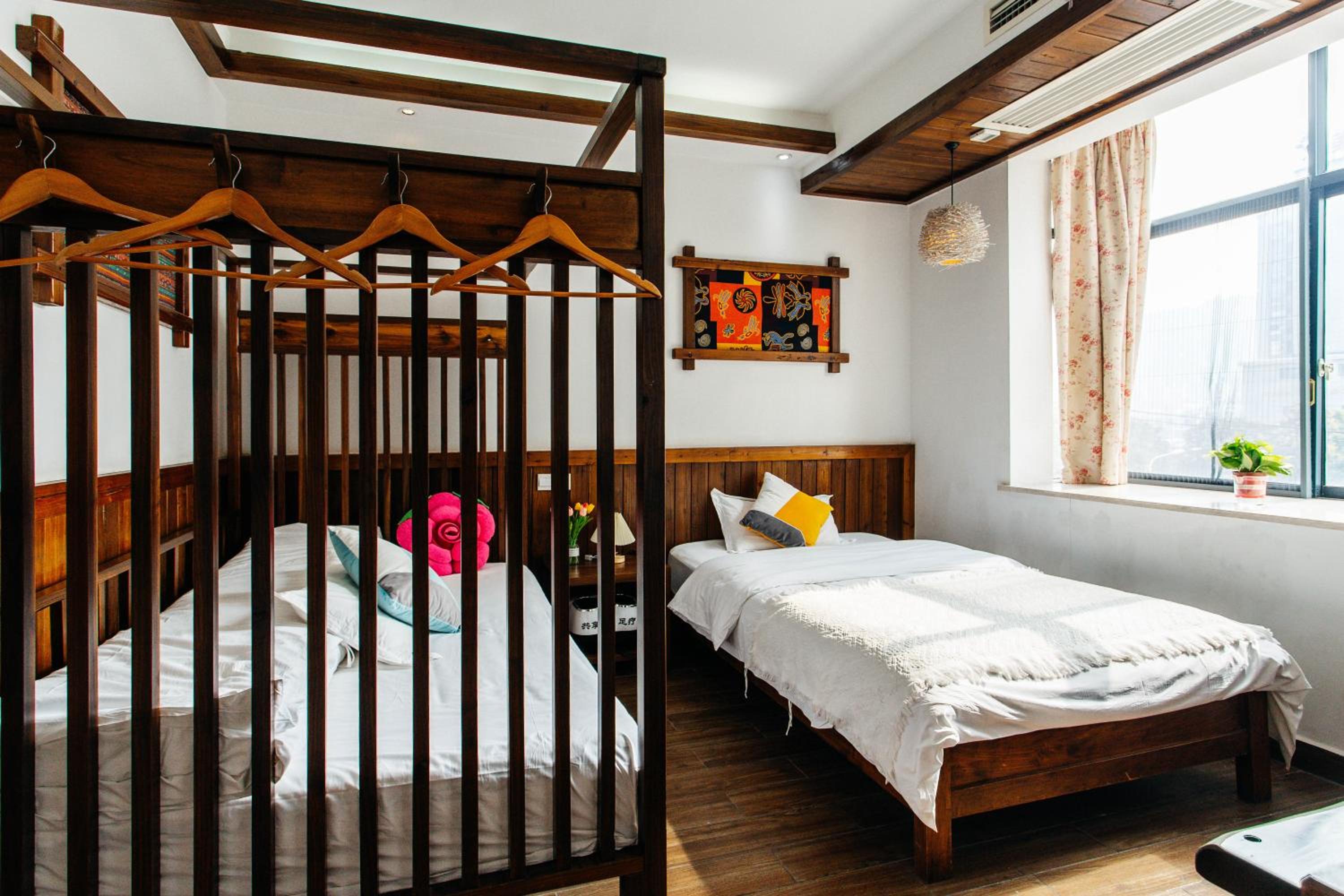 Hotel California Zhangjiajie