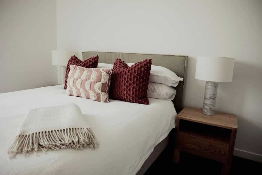 The Horned Cow - award winning luxe semi-rural house 10mins from Orange