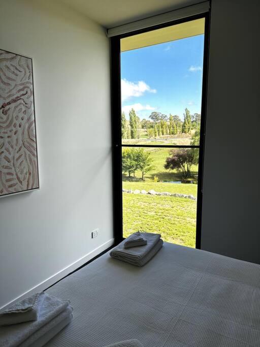The Horned Cow - award winning luxe semi-rural house 10mins from Orange