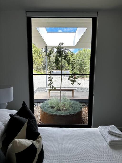 The Horned Cow - award winning luxe semi-rural house 10mins from Orange