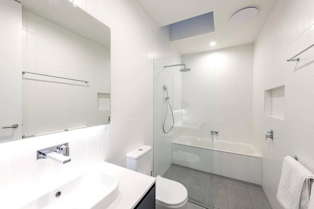 The Horned Cow - award winning luxe semi-rural house 10mins from Orange