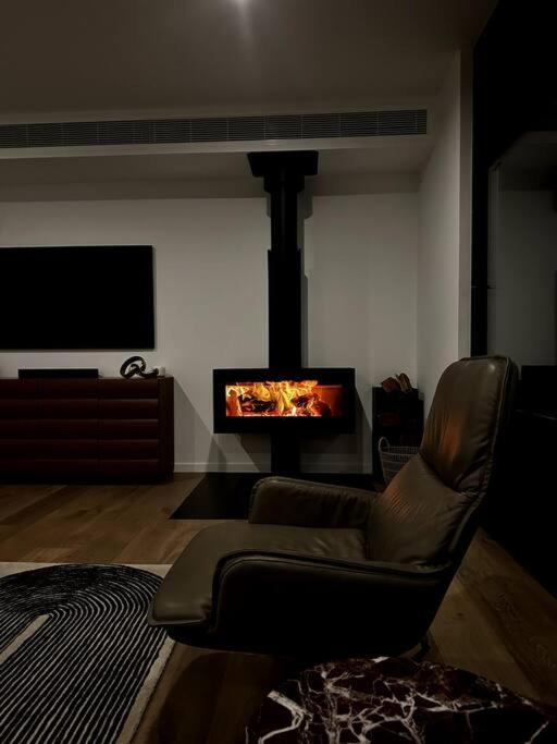 The Horned Cow - award winning luxe semi-rural house 10mins from Orange