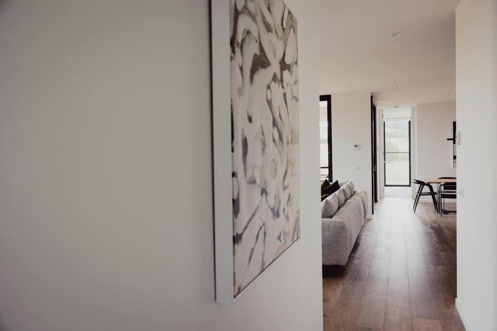 The Horned Cow - award winning luxe semi-rural house 10mins from Orange