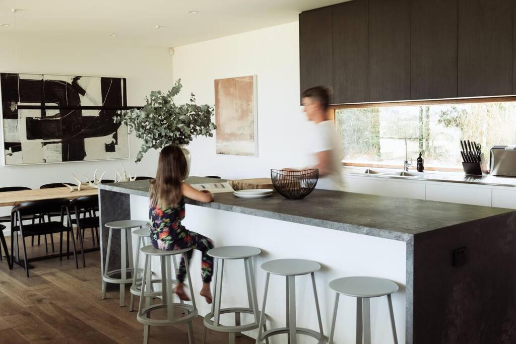 The Horned Cow - award winning luxe semi-rural house 10mins from Orange