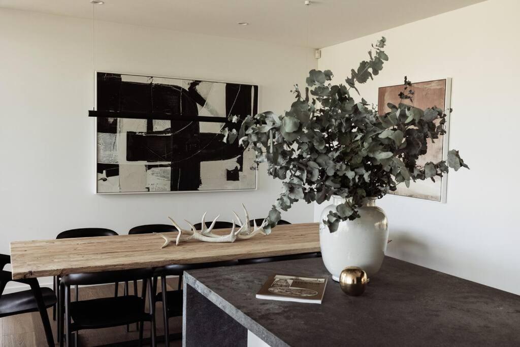 The Horned Cow - award winning luxe semi-rural house 10mins from Orange