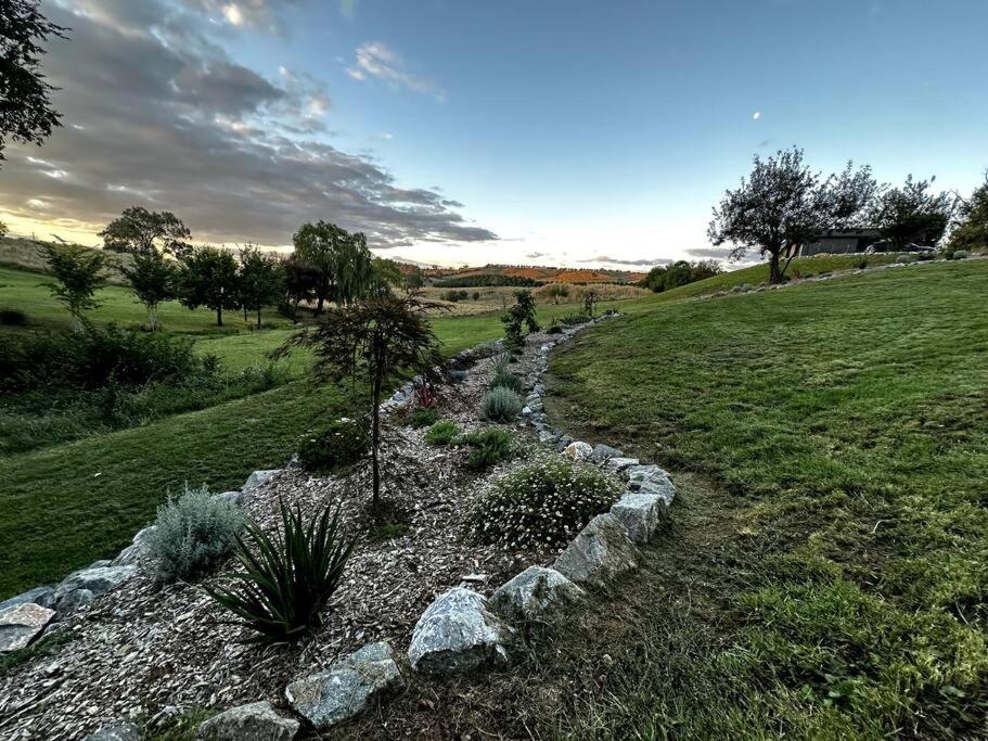 The Horned Cow - award winning luxe semi-rural house 10mins from Orange
