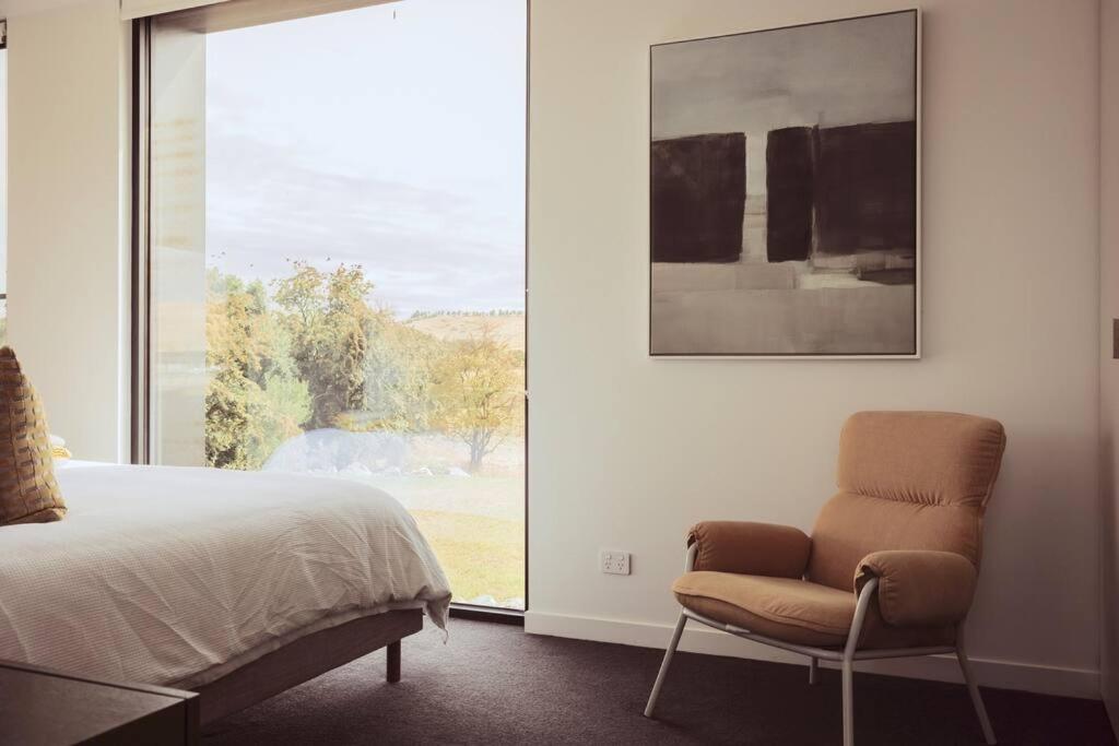 The Horned Cow - award winning luxe semi-rural house 10mins from Orange