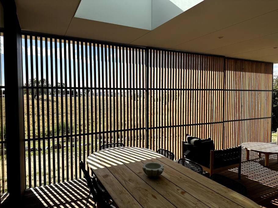 The Horned Cow - award winning luxe semi-rural house 10mins from Orange