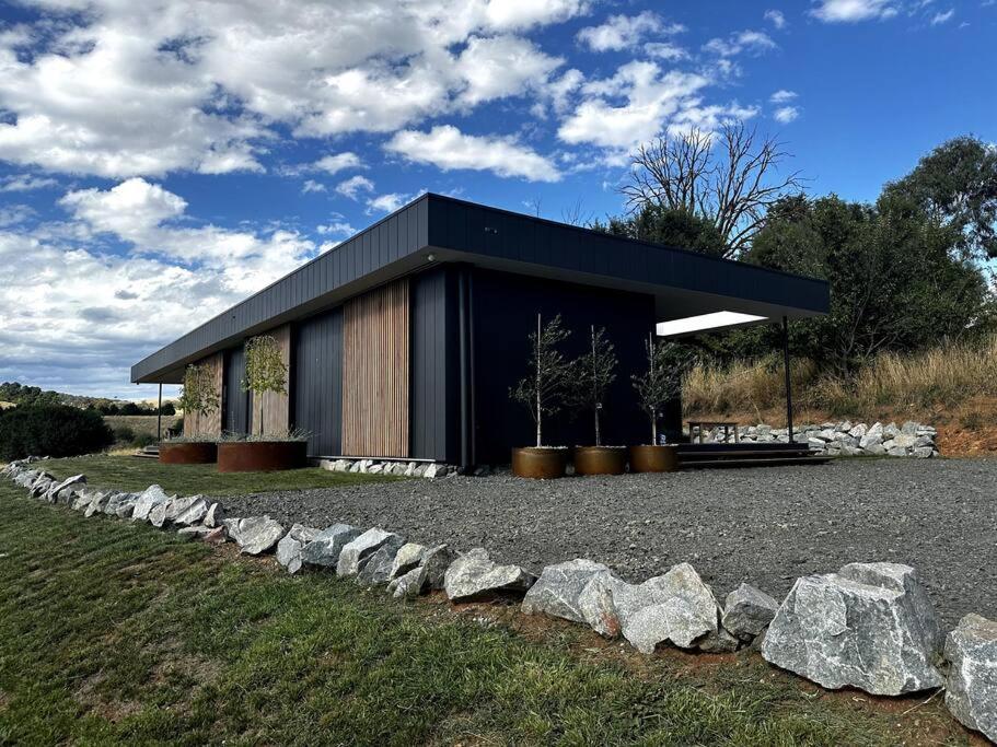 The Horned Cow - award winning luxe semi-rural house 10mins from Orange