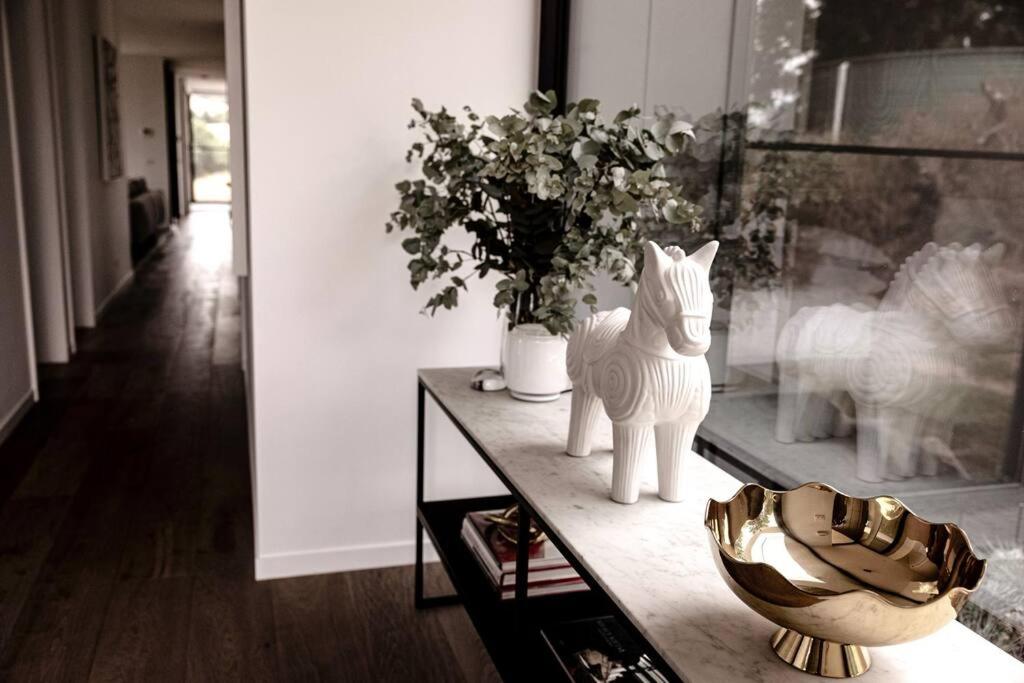 The Horned Cow - award winning luxe semi-rural house 10mins from Orange