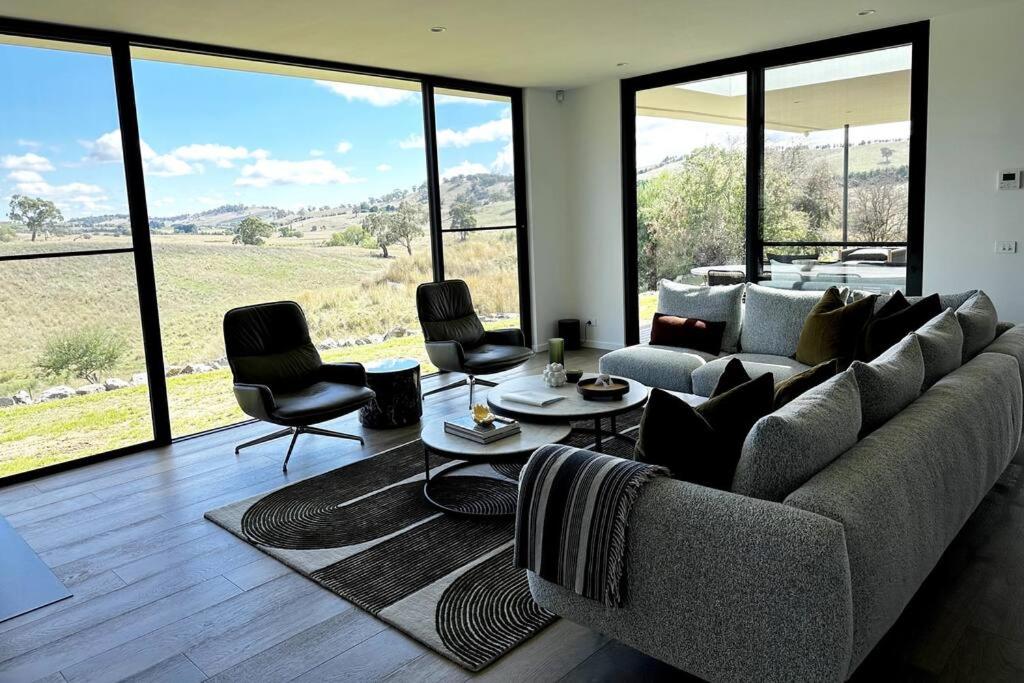 The Horned Cow - award winning luxe semi-rural house 10mins from Orange