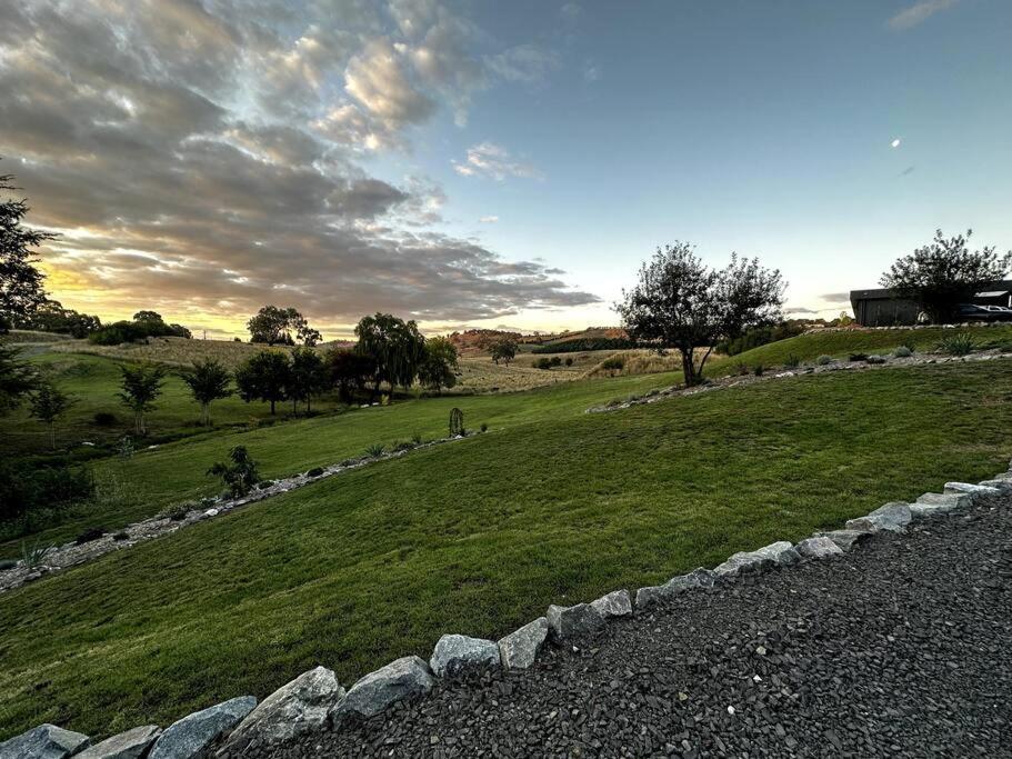 The Horned Cow - award winning luxe semi-rural house 10mins from Orange