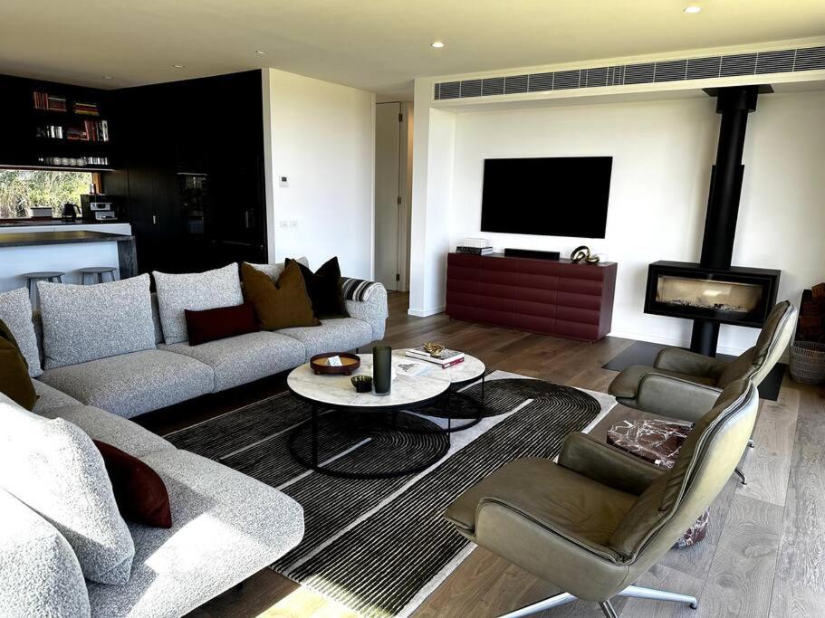 The Horned Cow - award winning luxe semi-rural house 10mins from Orange