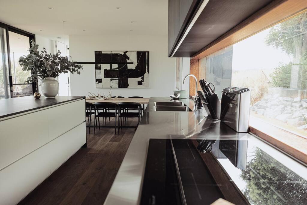 The Horned Cow - award winning luxe semi-rural house 10mins from Orange
