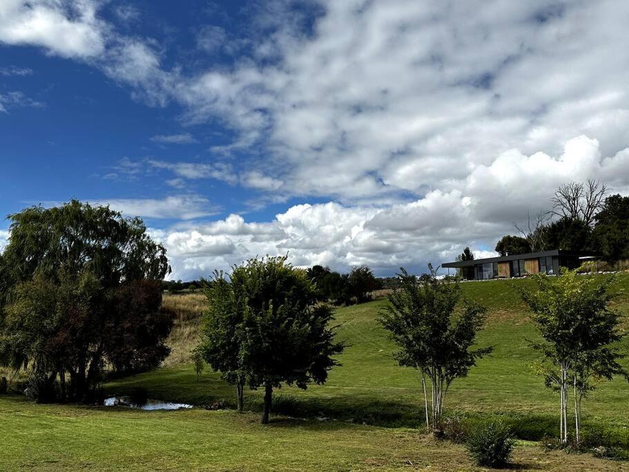 The Horned Cow - award winning luxe semi-rural house 10mins from Orange