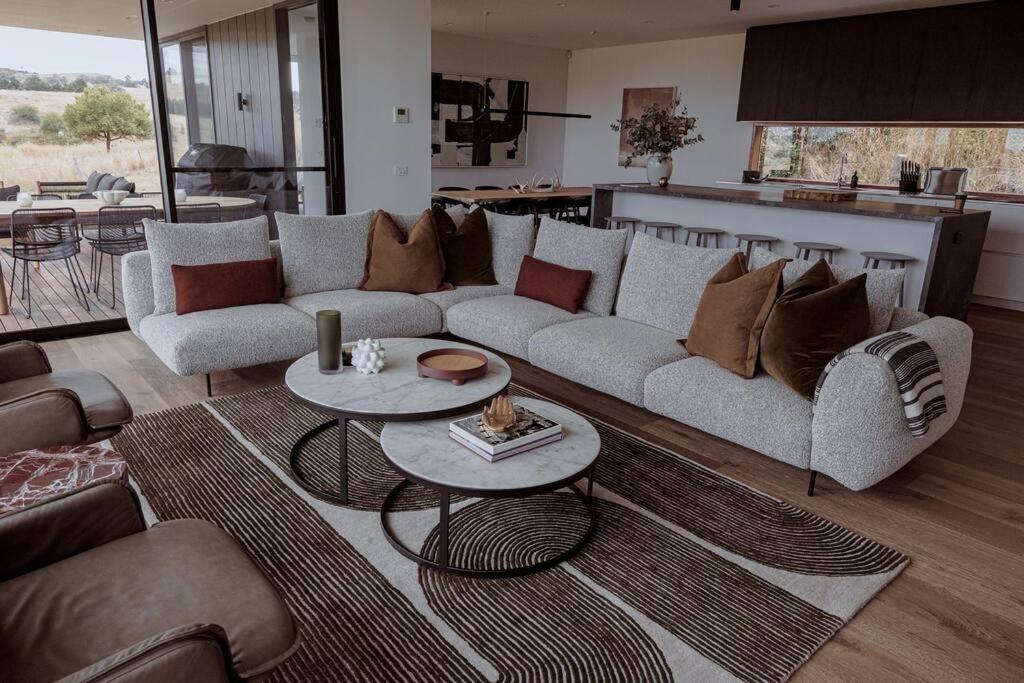 The Horned Cow - award winning luxe semi-rural house 10mins from Orange