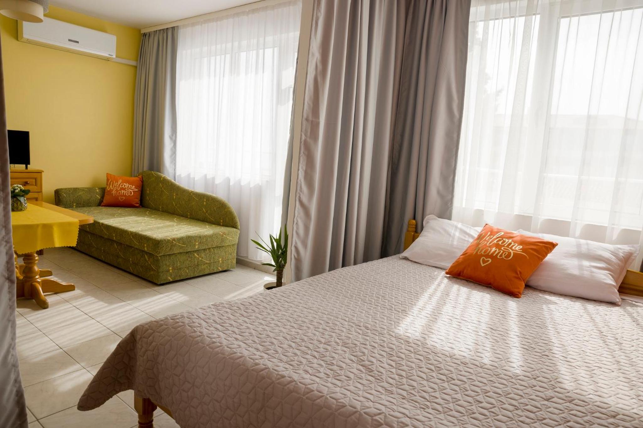 Panorama Chantall-izby,apartmány s výhľadom na more
