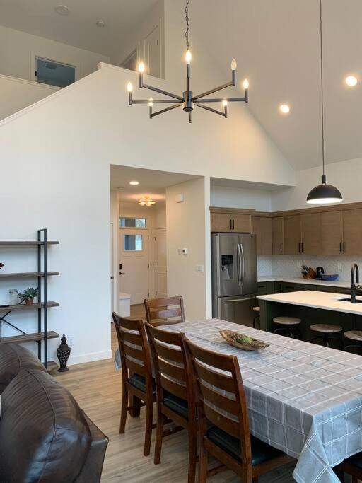 Brand New Collieries Guest House with Fireplace