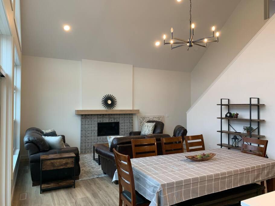 Brand New Collieries Guest House with Fireplace
