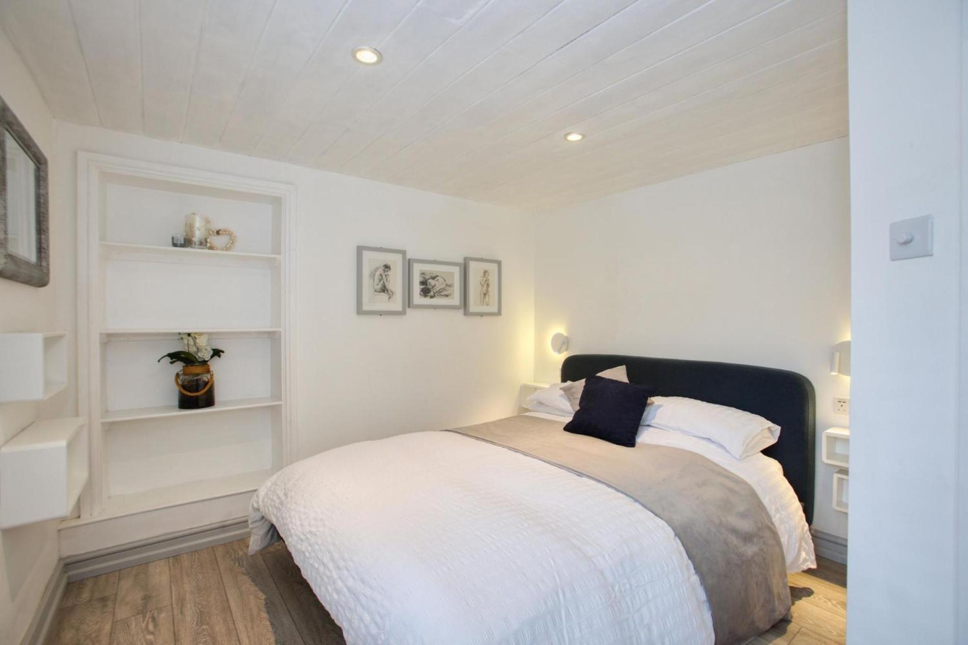 Fantastic 1BD Hideaway 2 minutes to the Sea view 3