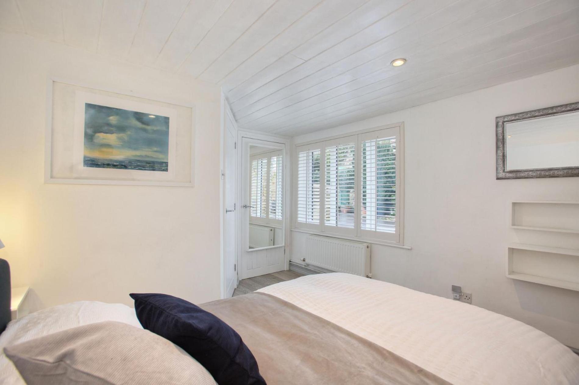 Fantastic 1BD Hideaway 2 minutes to the Sea view 4