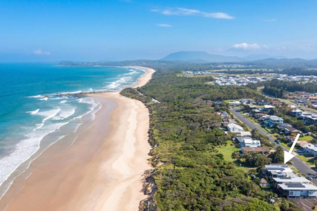 The Vibe Beach House - direct beach access, spa