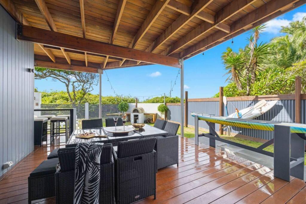 The Vibe Beach House - direct beach access, spa