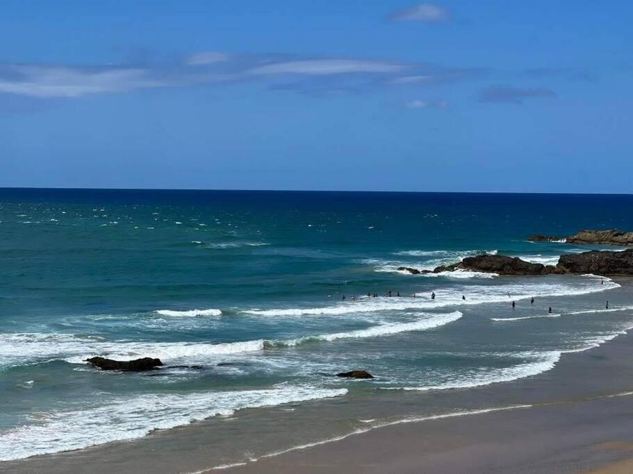 The Vibe Beach House - direct beach access, spa