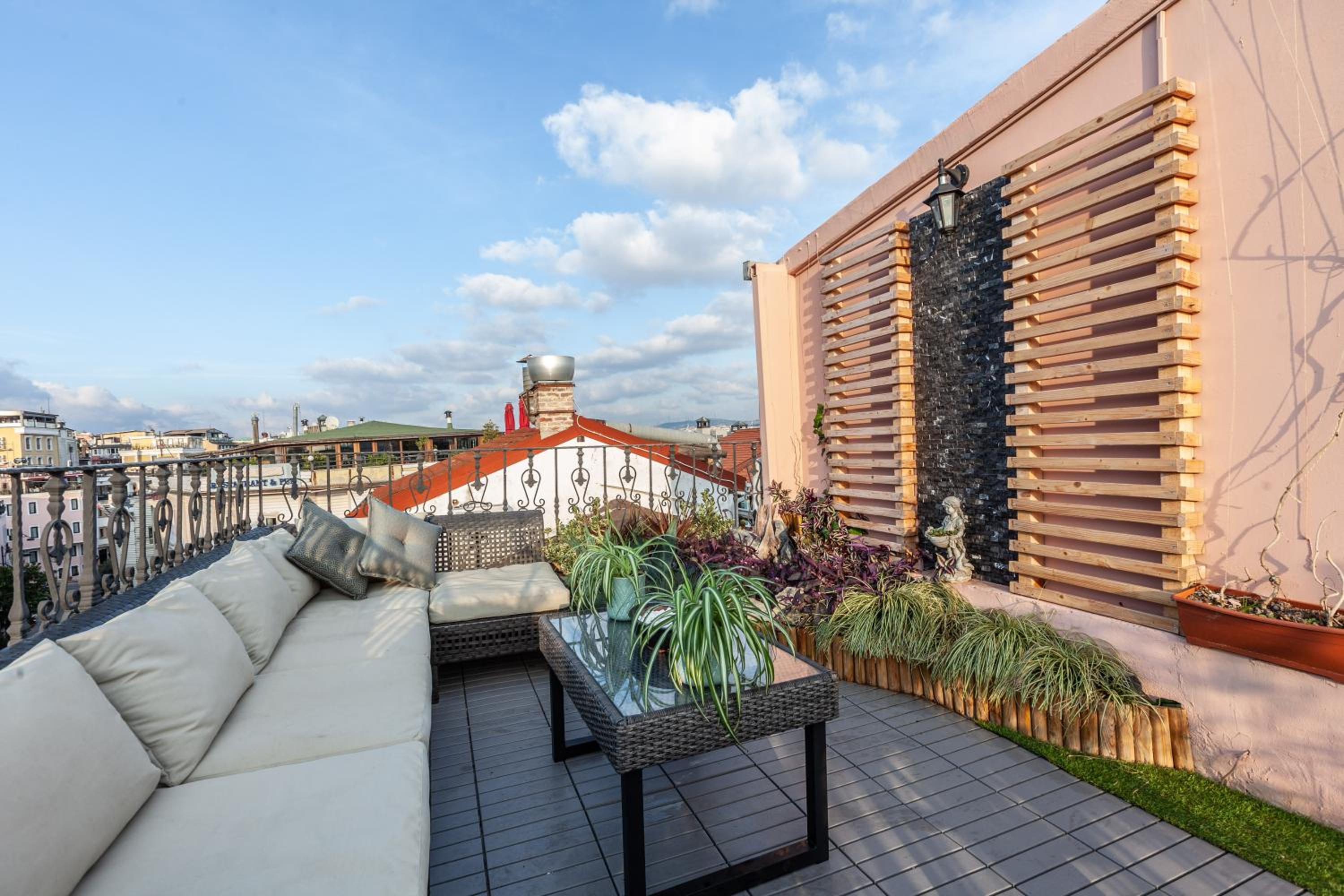 Romantic Hotel Istanbul - Image 39