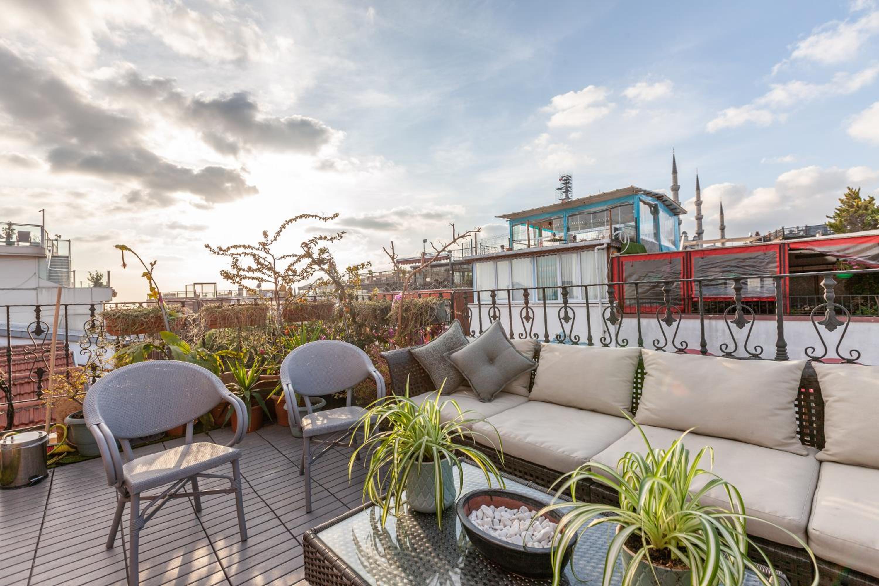 Romantic Hotel Istanbul - Image 40