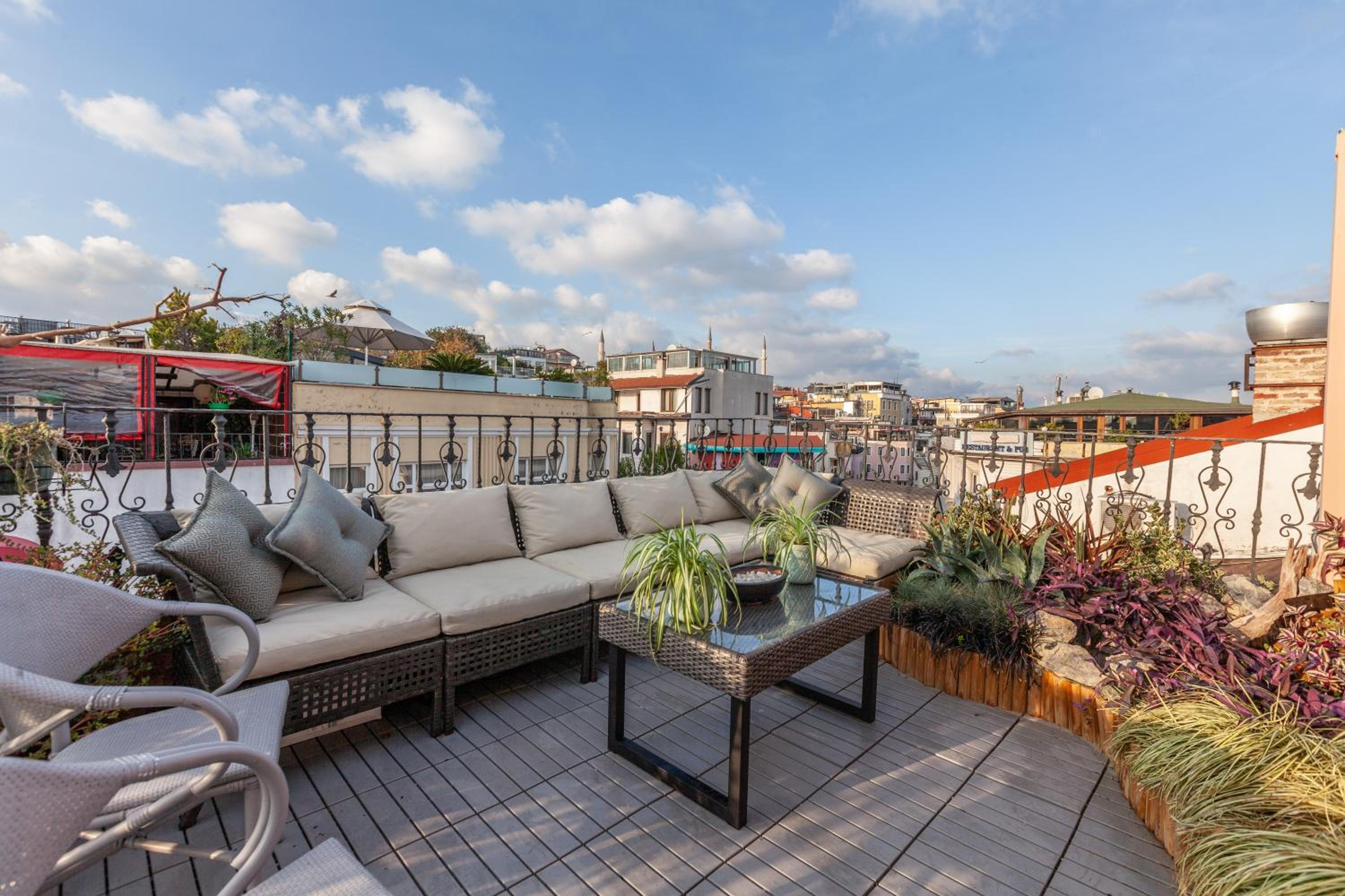 Romantic Hotel Istanbul - Image 41