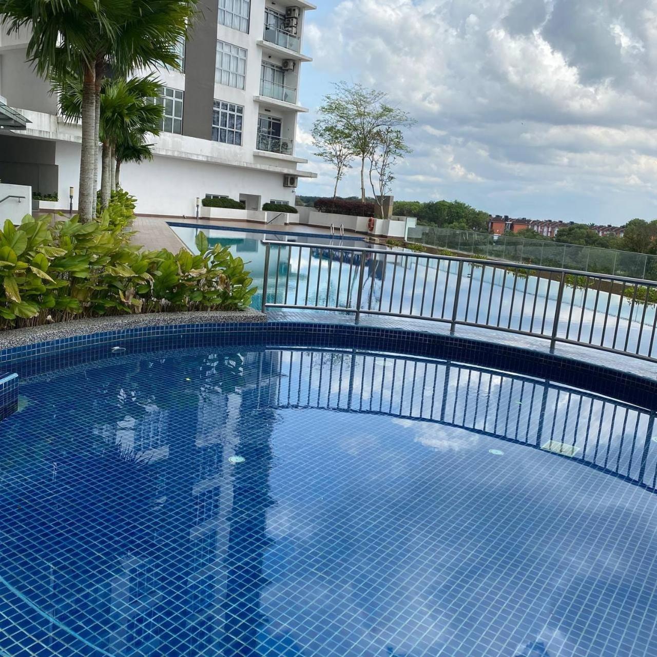 KULAI IOI MALL D'Putra Suites Near JPO Senai Airport