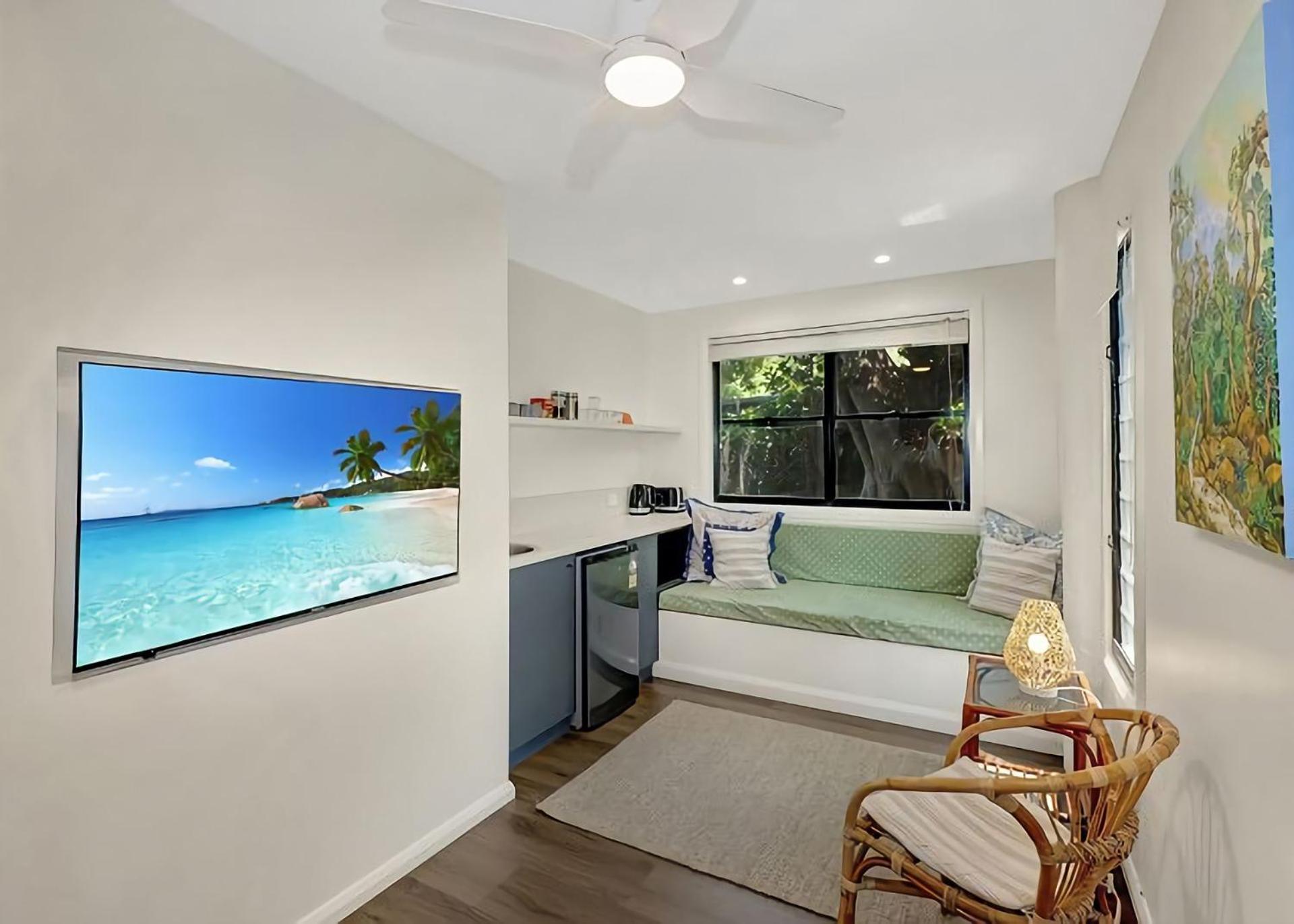Hibiscus Hideaway